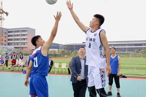  篮球前锋训练对高中生的帮助：提升技能与综合素养的全面指南